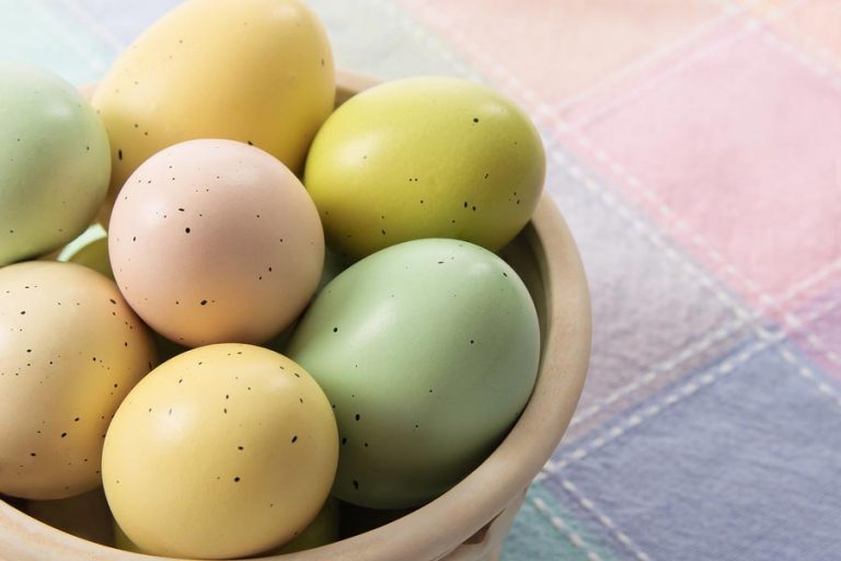 How to Dye Easter Eggs Naturally (and get vibrant colors)