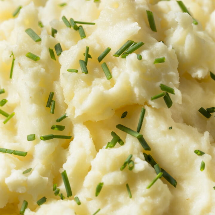Make creamy, fluffy, perfect mashed potatoes easily by using the Instant Pot!